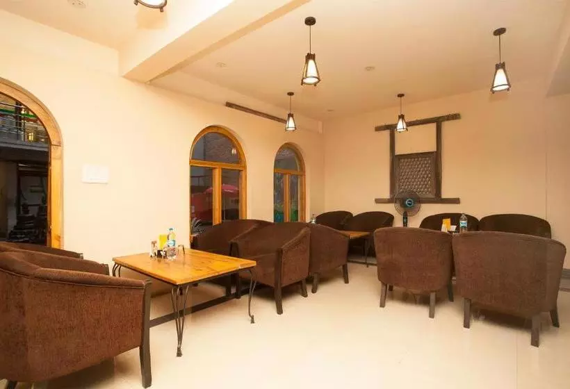 هتل Spot On 454 Surya Moon Inn