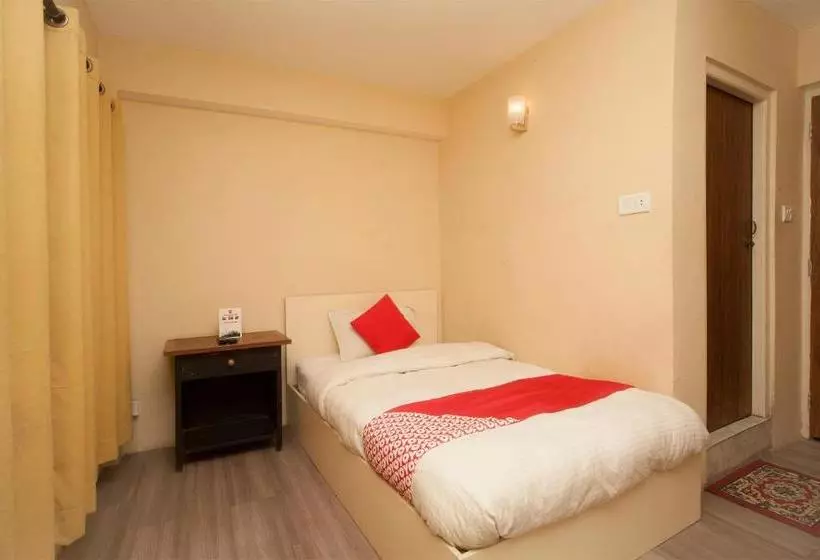 هتل Spot On 454 Surya Moon Inn