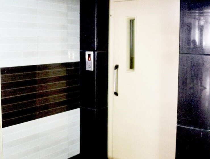 Отель The Mount Regency