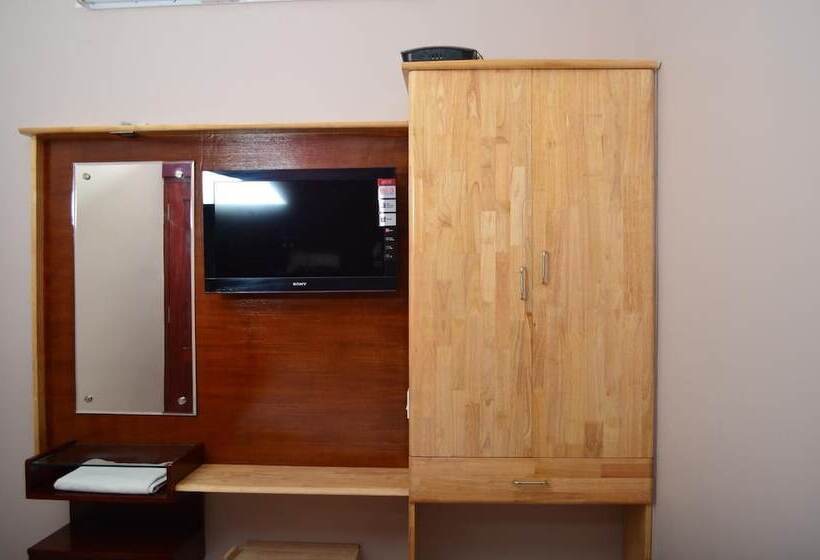 Отель The Mount Regency