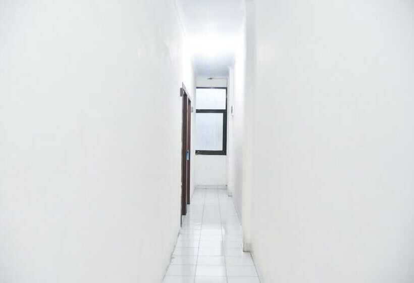 펜션 Reddoorz @ Pettarani Square