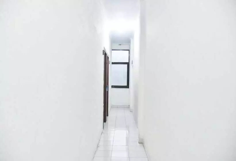 ペンション Reddoorz @ Pettarani Square