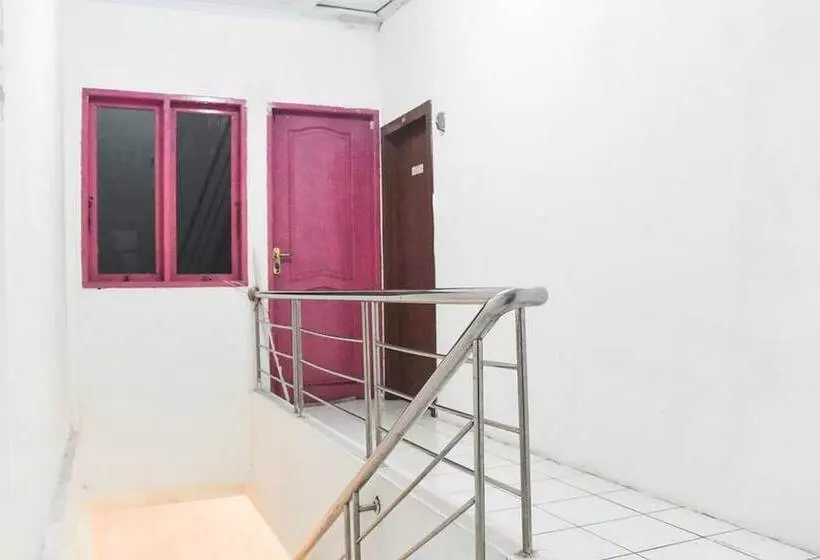 ペンション Reddoorz @ Pettarani Square