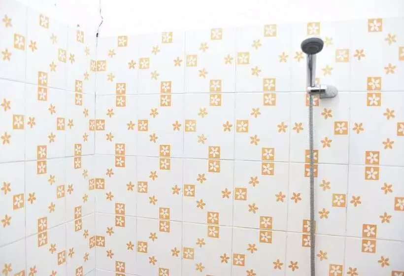 ペンション Reddoorz @ Pettarani Square