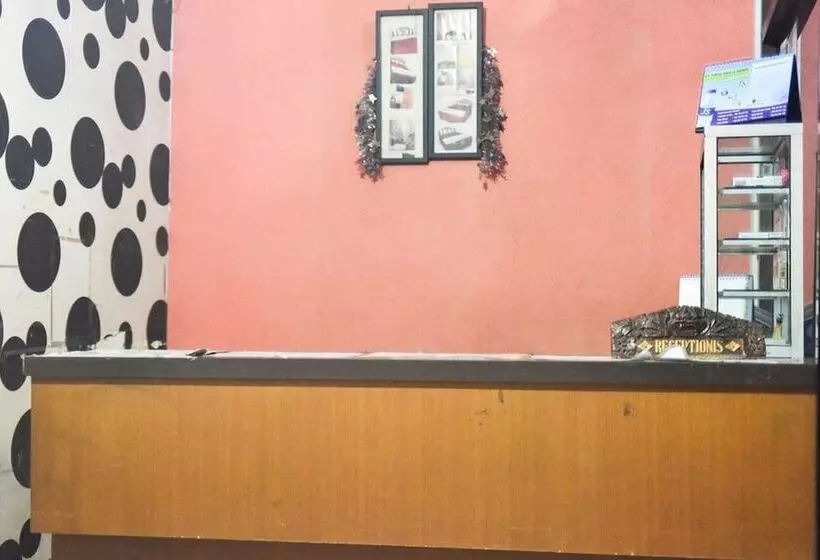 ペンション Reddoorz @ Pettarani Square