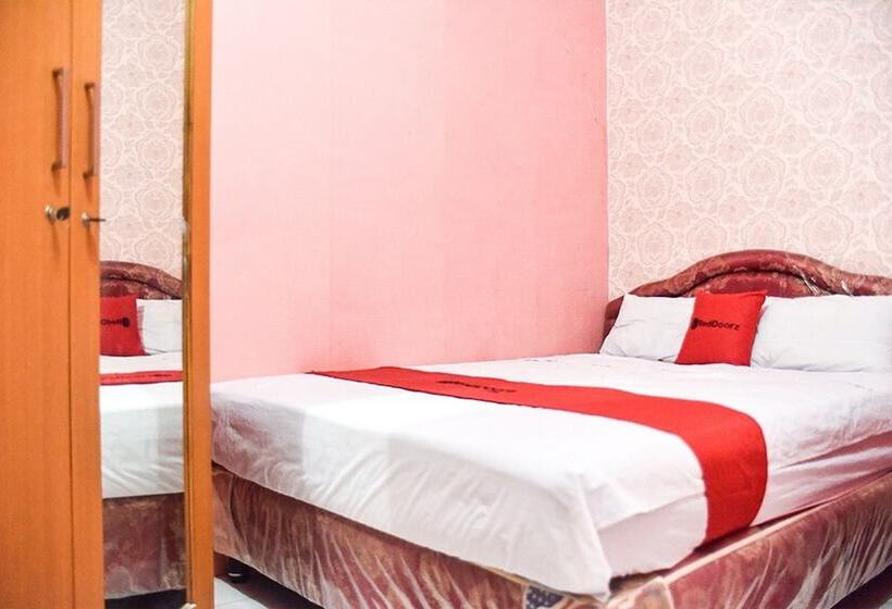 펜션 Reddoorz @ Pettarani Square