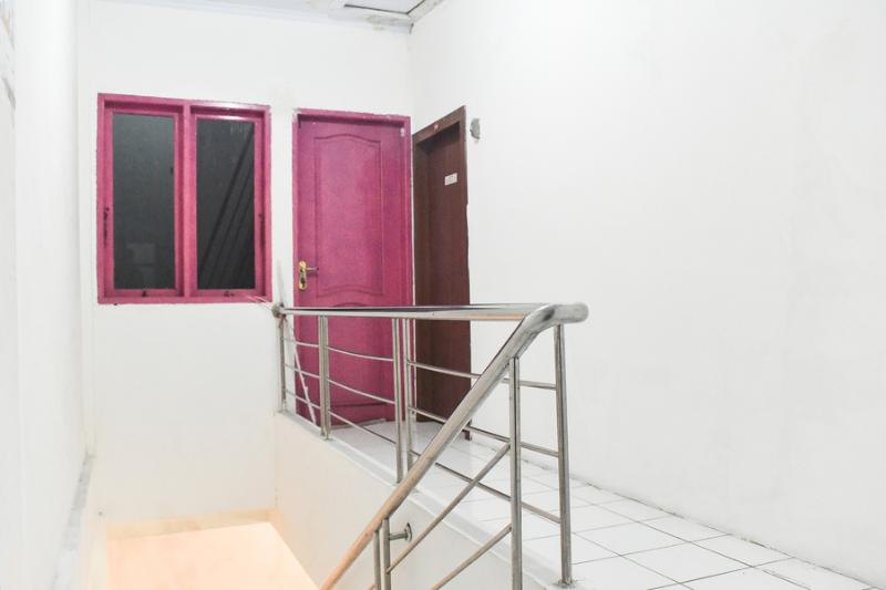 펜션 Reddoorz @ Pettarani Square