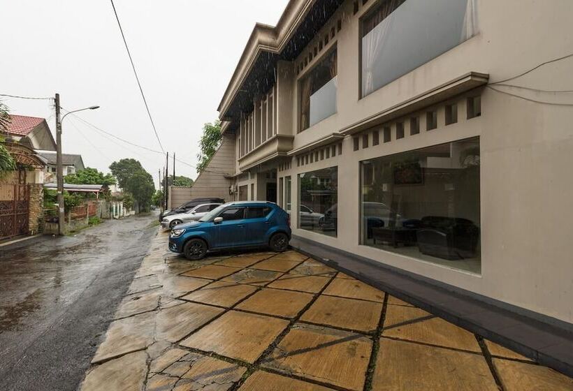 بنسيون Reddoorz Syariah Near Taman Air Mancur Bogor