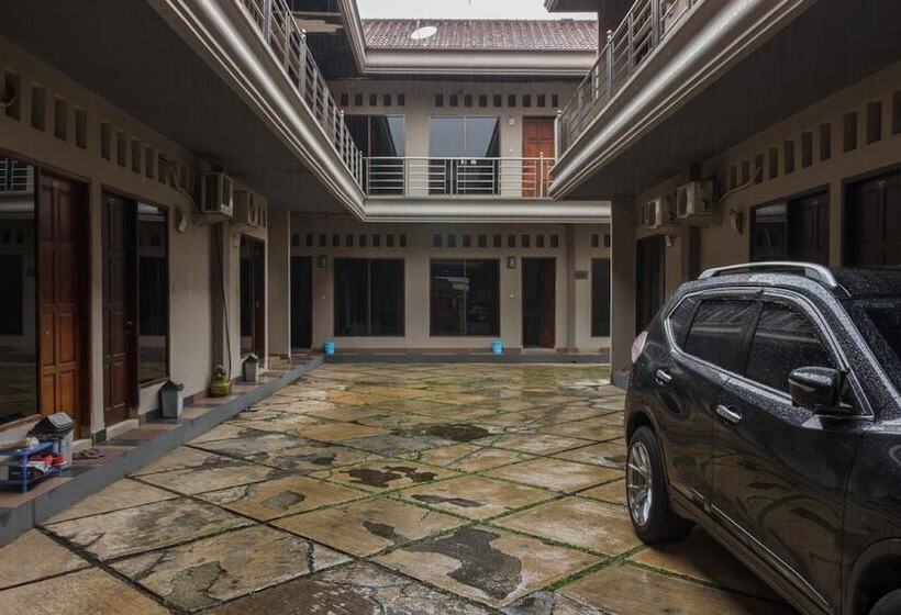 بنسيون Reddoorz Syariah Near Taman Air Mancur Bogor