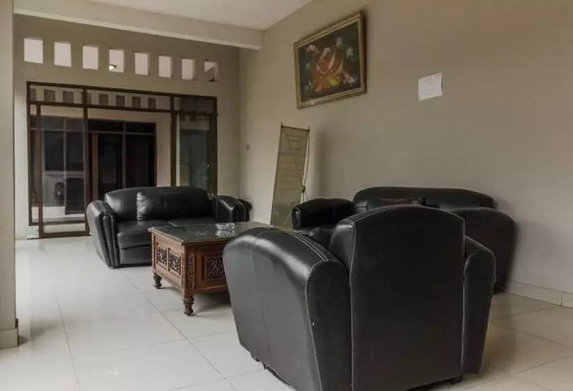 ペンション Reddoorz Syariah Near Taman Air Mancur Bogor