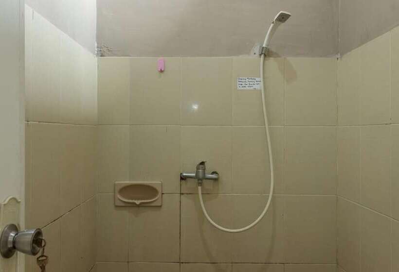 بنسيون Reddoorz Syariah Near Taman Air Mancur Bogor