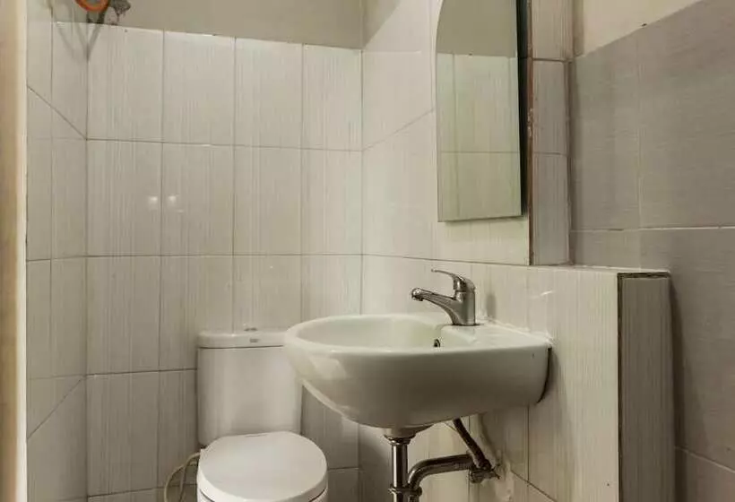 ペンション Reddoorz Syariah Near Taman Air Mancur Bogor