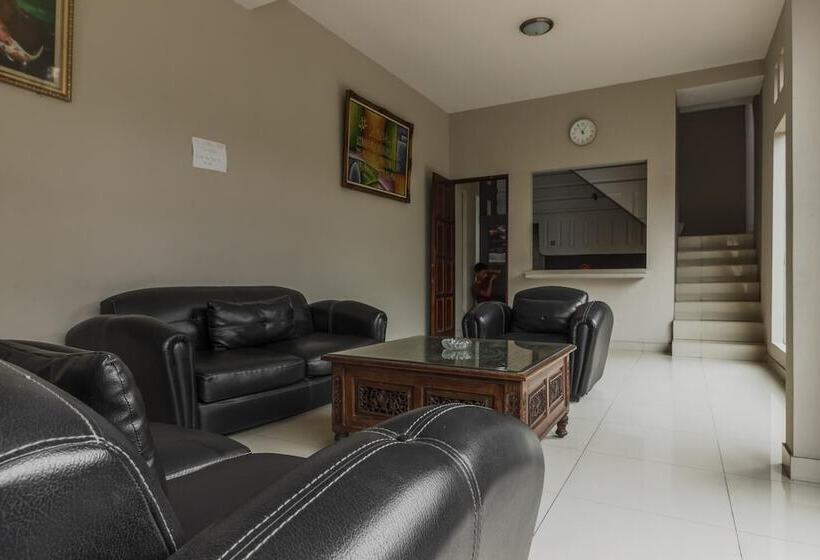 بنسيون Reddoorz Syariah Near Taman Air Mancur Bogor