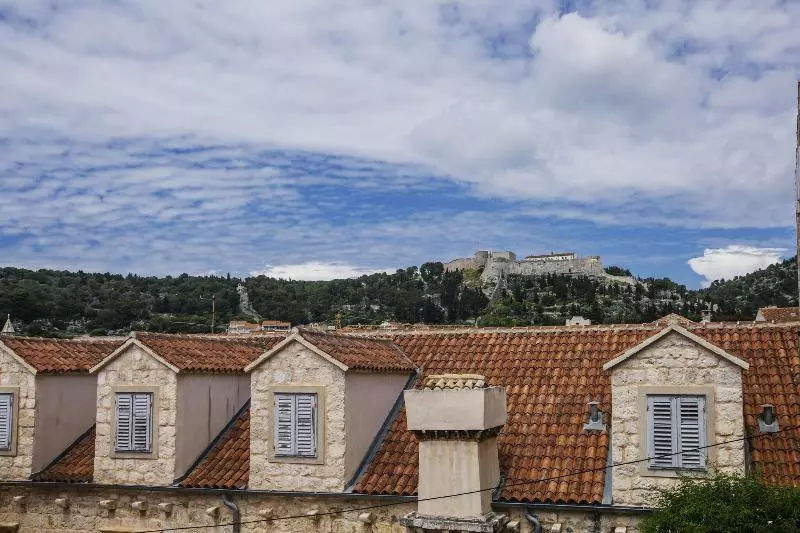 تختخواب و صبحانه Heritage Hotel Dea Hvar