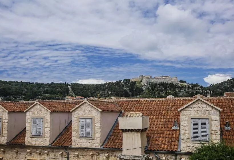 تختخواب و صبحانه Heritage Hotel Dea Hvar