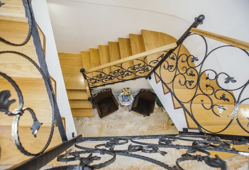 مبيت وإفطار Heritage Hotel Dea Hvar