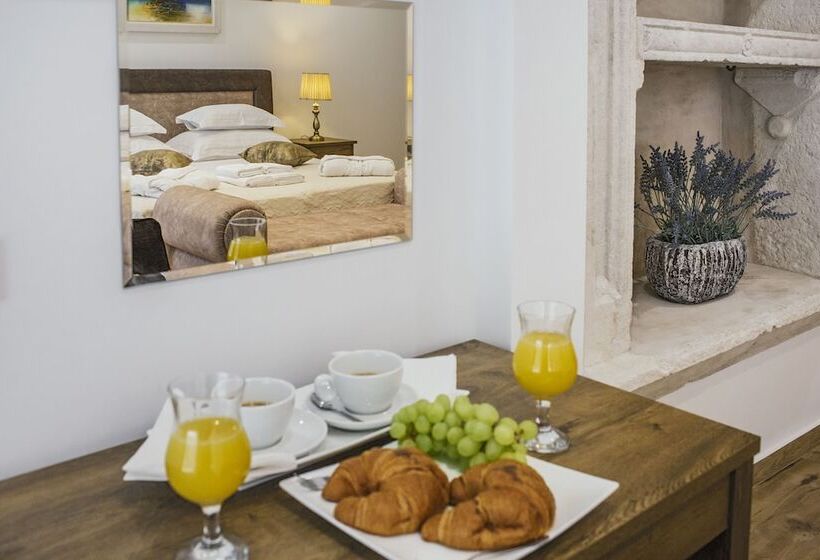 مبيت وإفطار Heritage Hotel Dea Hvar