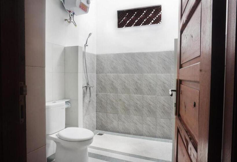 Otel Collection O 9 Villa Ubud Anyer