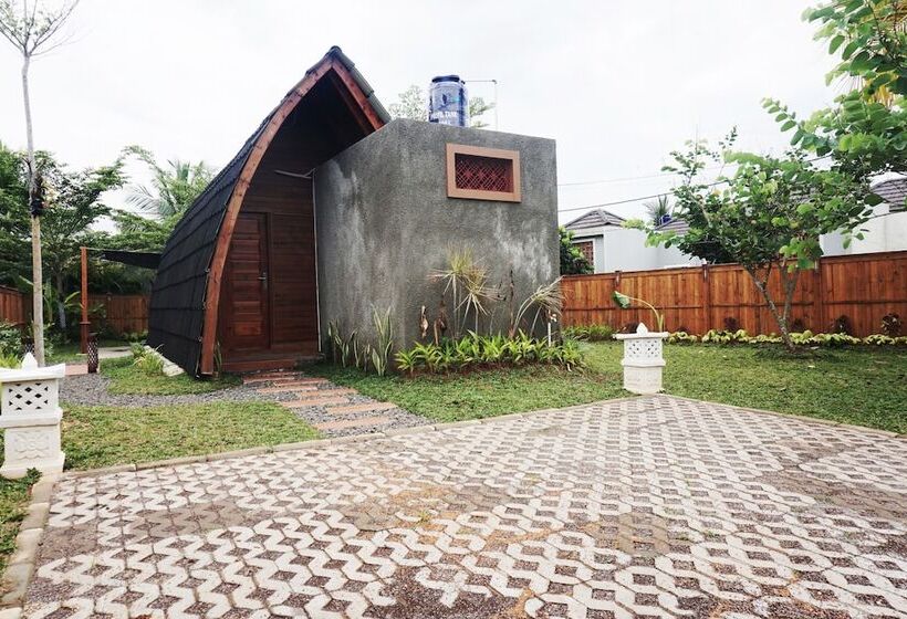 Otel Collection O 9 Villa Ubud Anyer