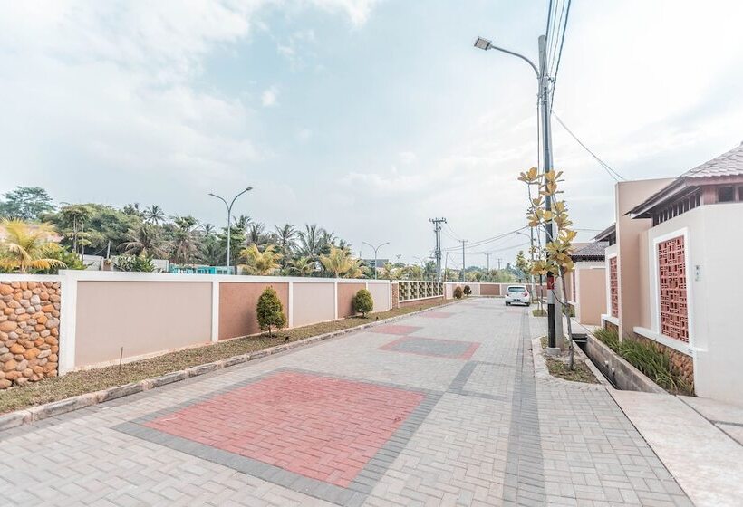 Otel Collection O 9 Villa Ubud Anyer