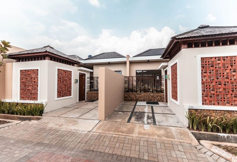 Otel Collection O 9 Villa Ubud Anyer