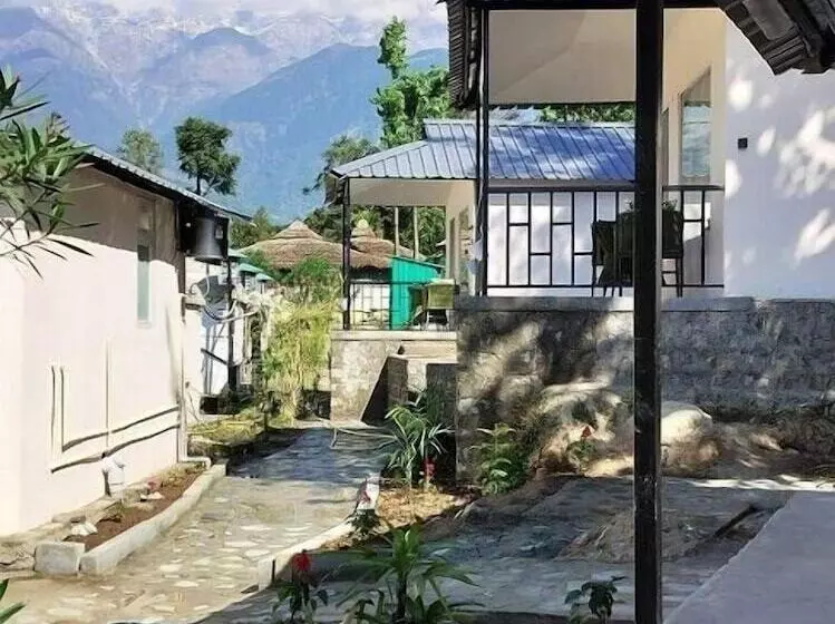 هتل Dev Bhoomi Farms & Cottages