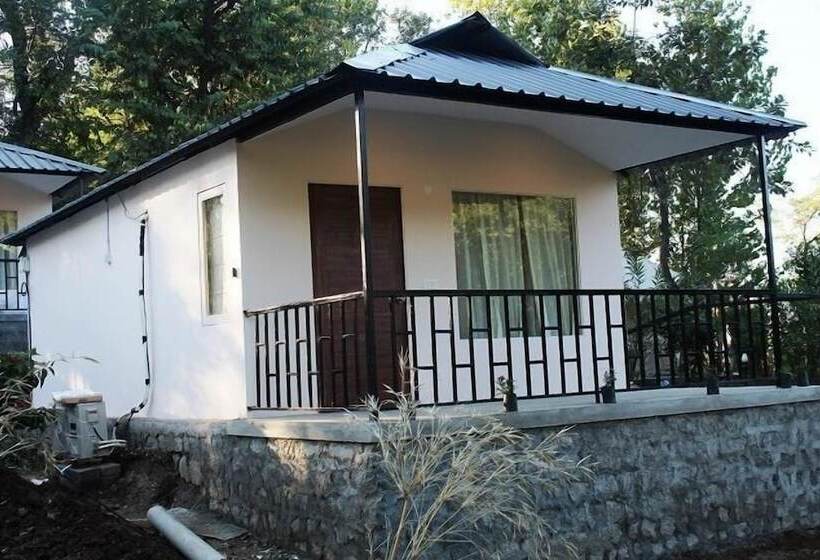 בית מלון כפרי Dev Bhoomi Farms & Cottages