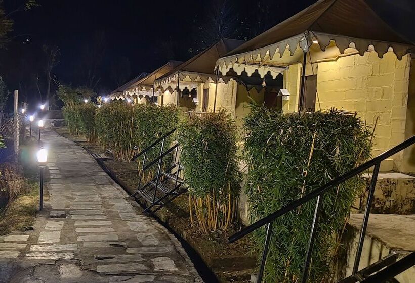 בית מלון כפרי Dev Bhoomi Farms & Cottages