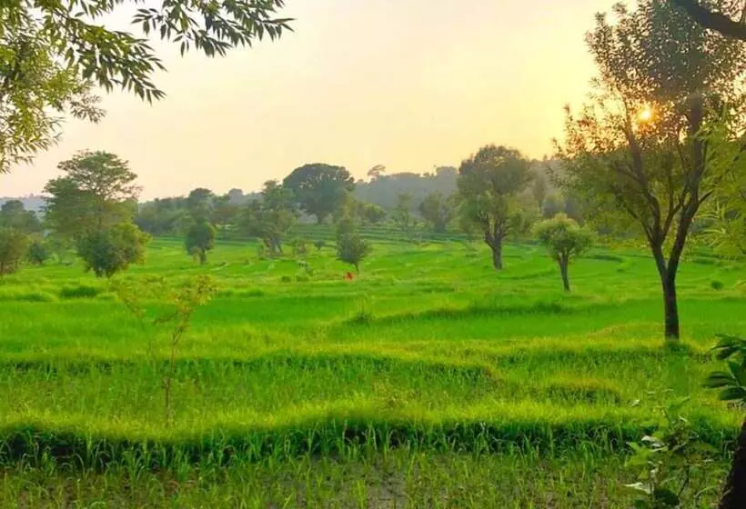 هتل Dev Bhoomi Farms & Cottages