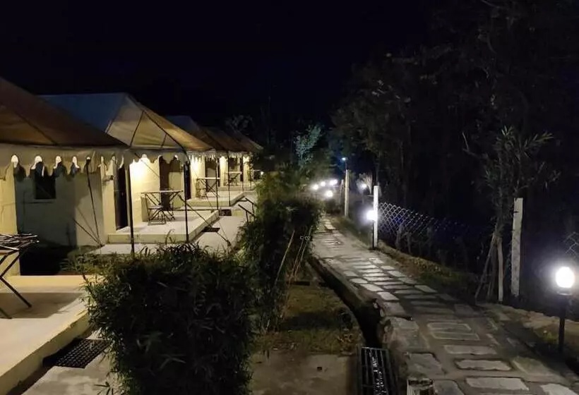 هتل Dev Bhoomi Farms & Cottages