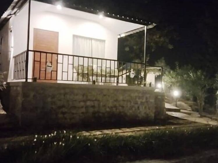 בית מלון כפרי Dev Bhoomi Farms & Cottages