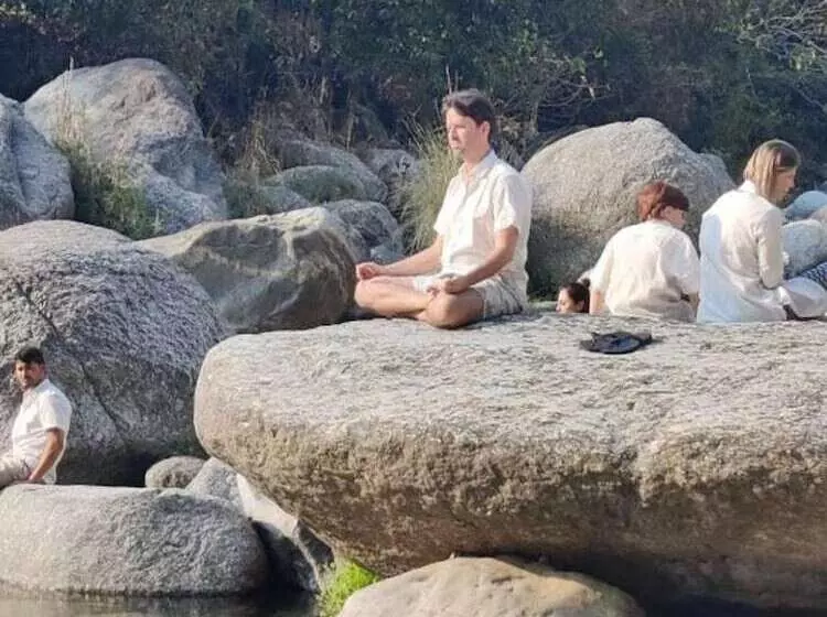 هتل Dev Bhoomi Farms & Cottages