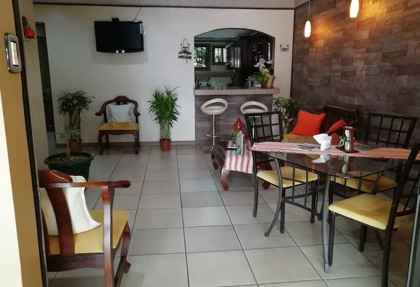 Hotelli Hospedaje Yaldai