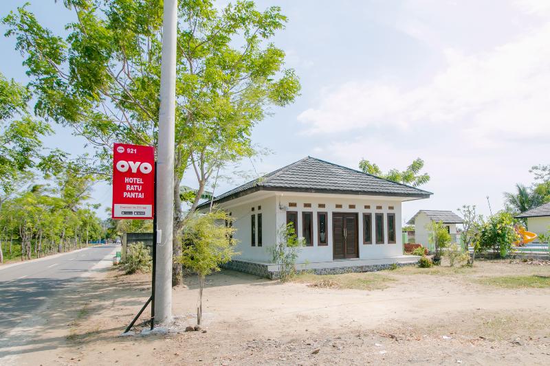 בית מלון כפרי Ratu Pantai By Oyo Rooms