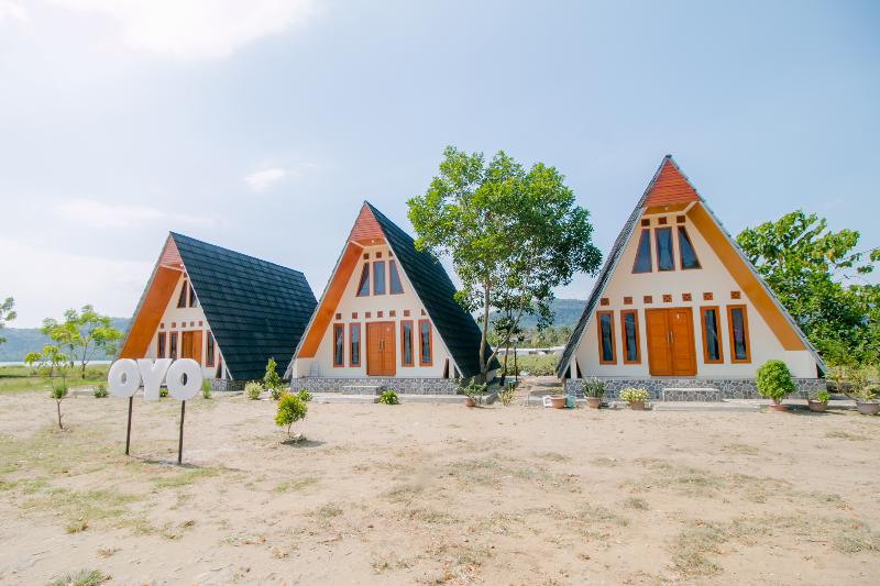 בית מלון כפרי Ratu Pantai By Oyo Rooms