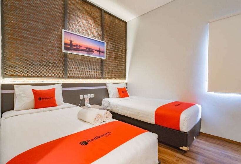 هتل Reddoorz Plus @ Doorman Guest House