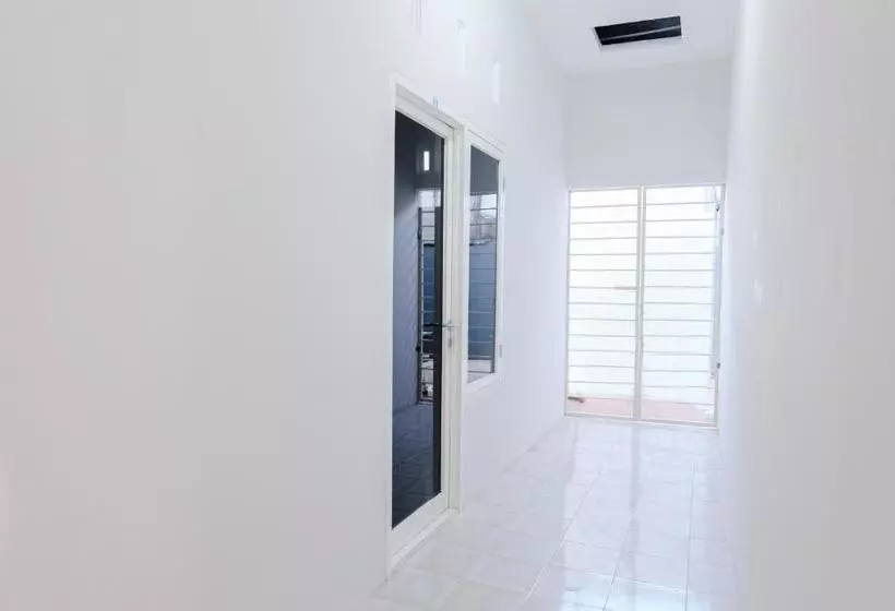 ホテル Simpang Alun Alun Residence By Oyo Rooms