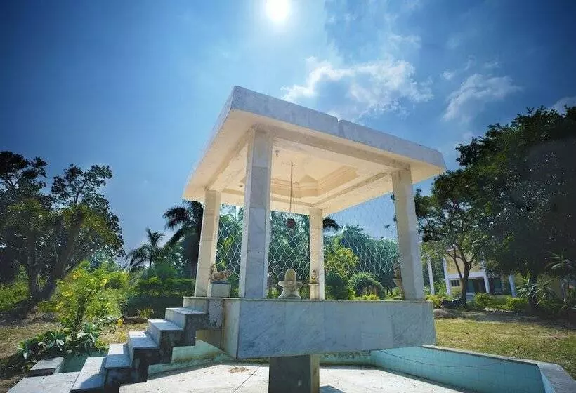 Hotelli Tribal Wood Resort