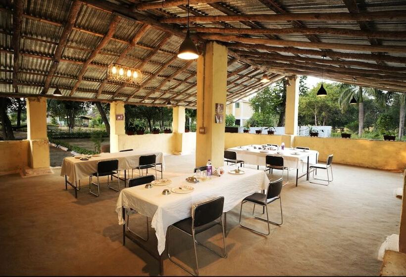 בית מלון כפרי Tribal Wood Resort