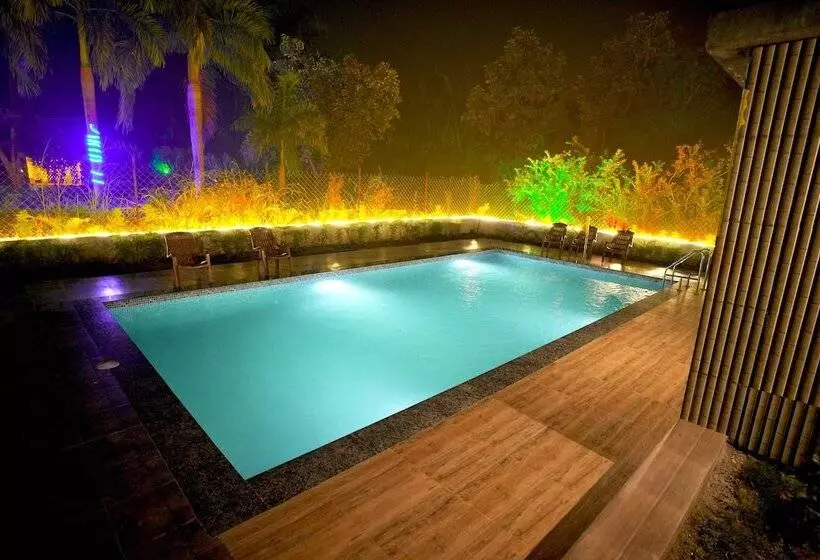 Hotelli Tribal Wood Resort