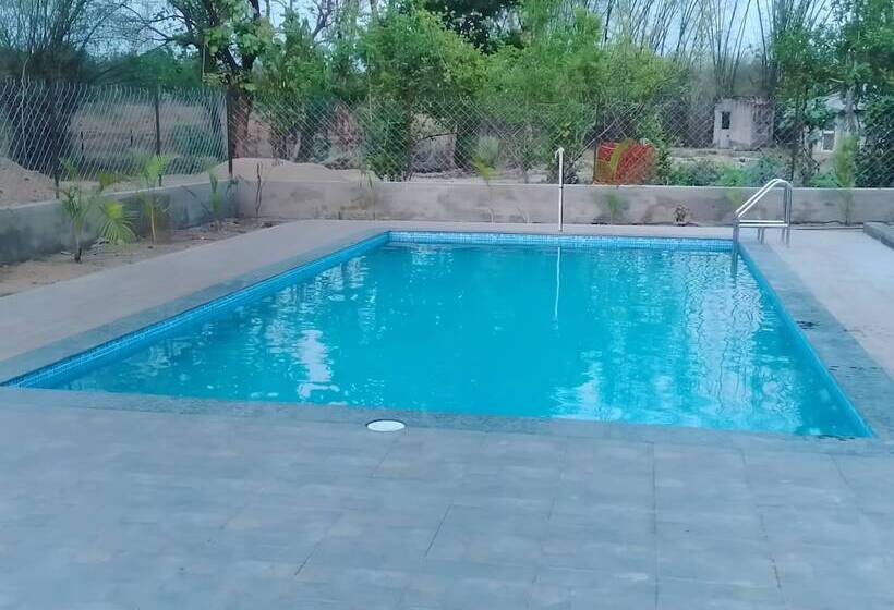 בית מלון כפרי Tribal Wood Resort