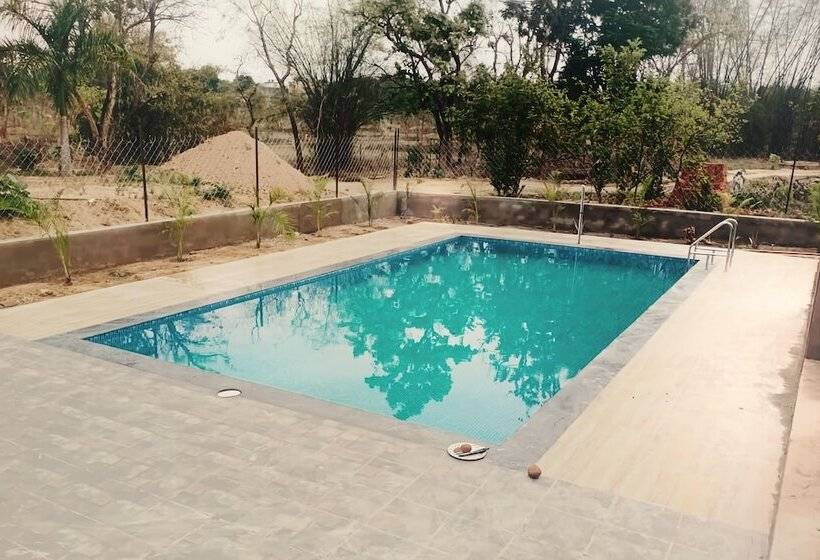 בית מלון כפרי Tribal Wood Resort