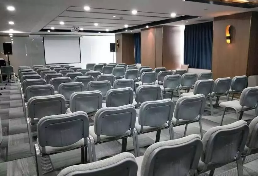 Orange Hotel Select North Railway