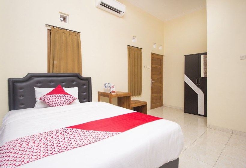 펜션 Annisa Syariah Guest House By Oyo Rooms