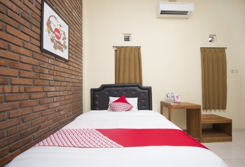펜션 Annisa Syariah Guest House By Oyo Rooms