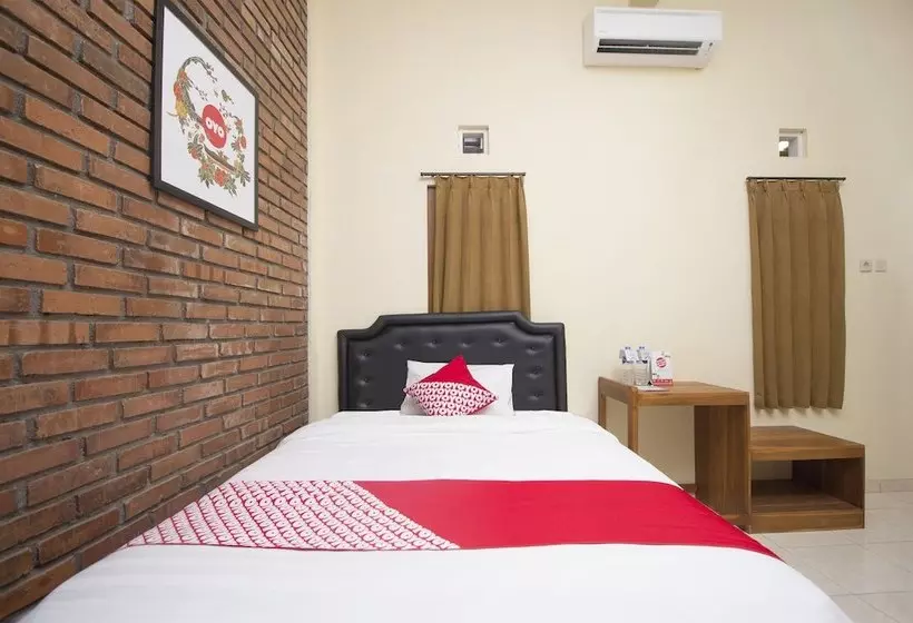 پانسیون Annisa Syariah Guest House By Oyo Rooms