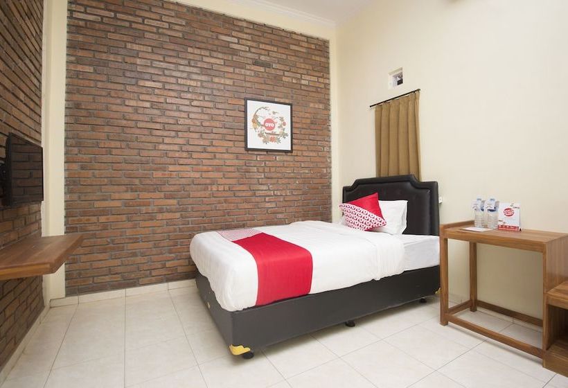 펜션 Annisa Syariah Guest House By Oyo Rooms