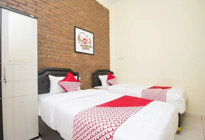 پانسیون Annisa Syariah Guest House By Oyo Rooms