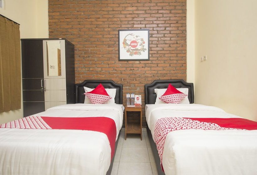 펜션 Annisa Syariah Guest House By Oyo Rooms
