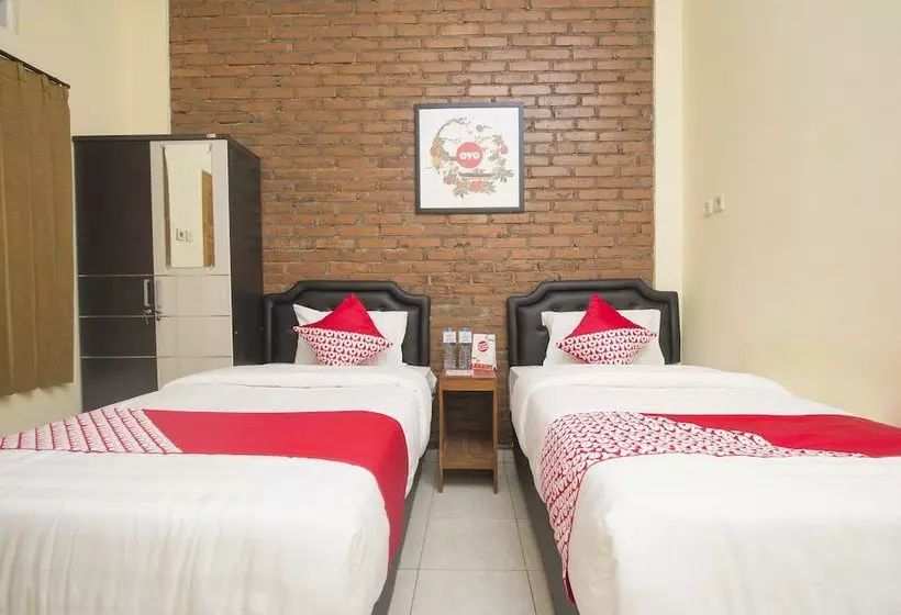 پانسیون Annisa Syariah Guest House By Oyo Rooms